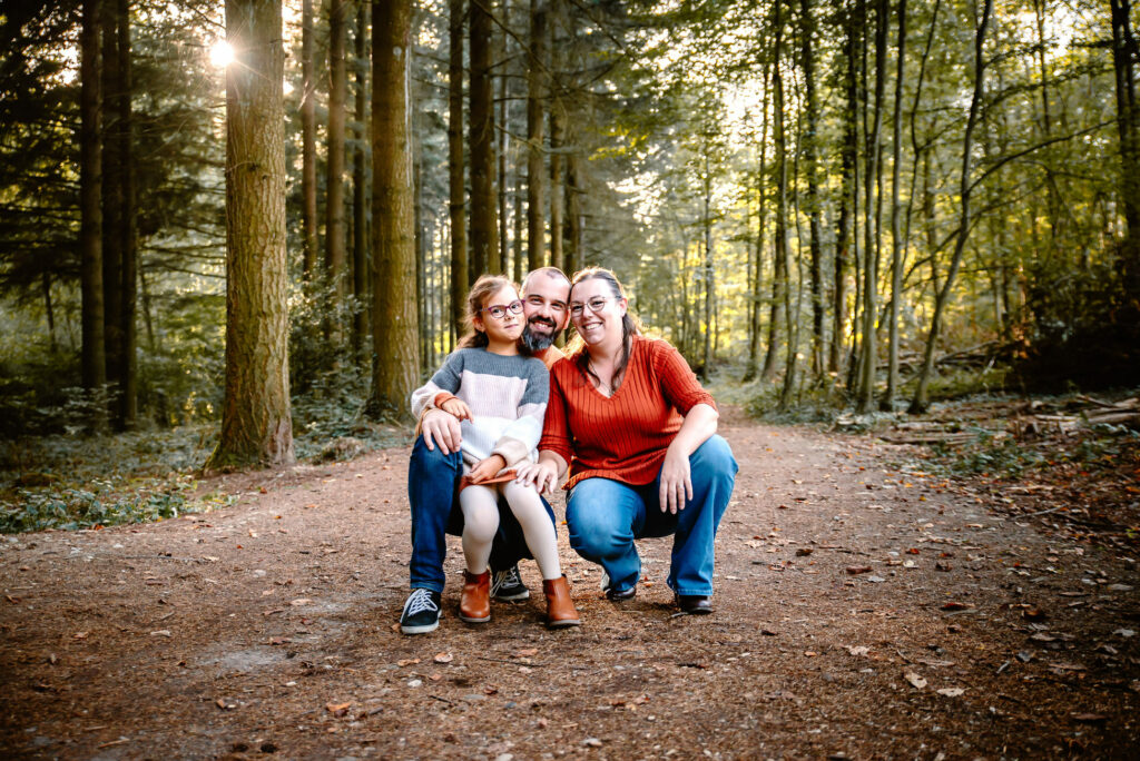 séance photo famille en extérieur - portrait de famille lifestyle - floriane veyrenc